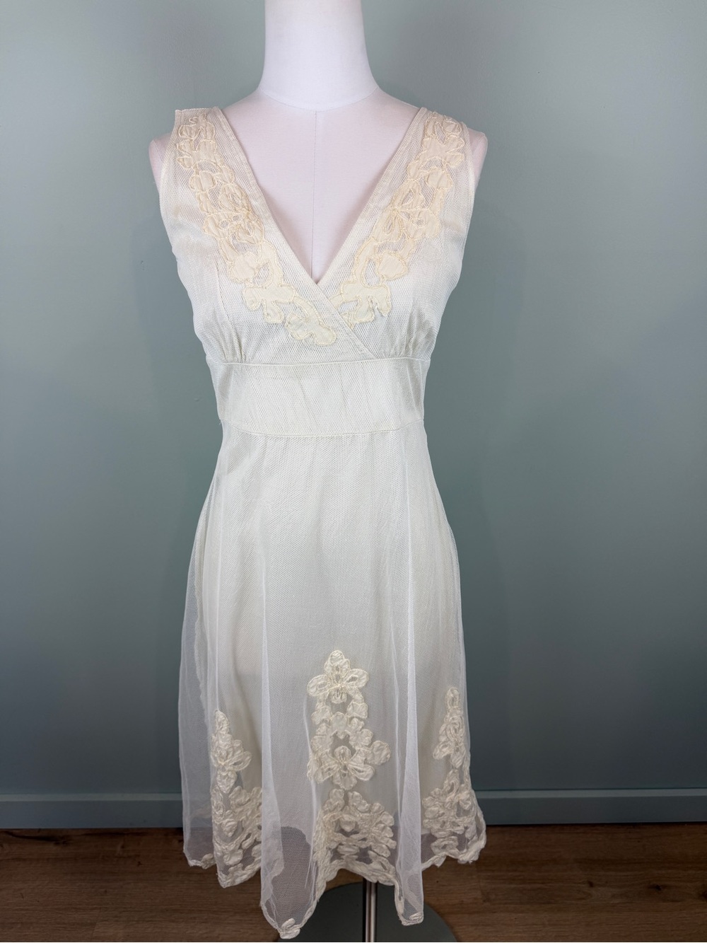 Pura Vida Ivory Lace Trim Mesh V-Neck Sleeveless Dress Romantic size 8